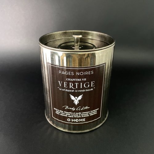 Bougie artisanale pour homme Vertige de G-HOME avec son couvercle métallique, Chapitre VII de la collection Pages Noires.