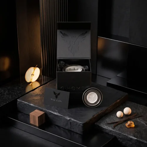 Coffret Premium Azur comprenant une bougie artisanale, un écrin magnétique noir, une carte Brady G. Liten et des ingrédients aromatiques de la collection Essence des Sens de G-HOME.